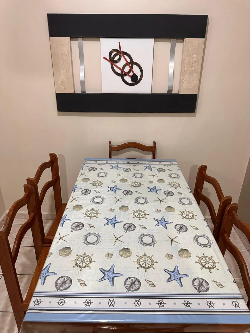 Mesa de jantar com oito lugares
